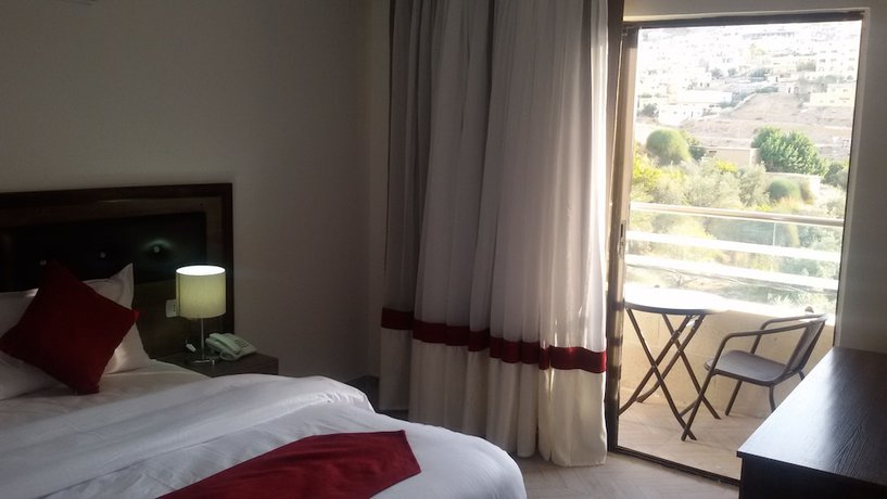 Imagen de la habitación del Hotel Petra Corner. Foto 10