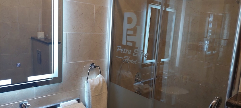 Imagen de la habitación del Hotel Petra Elite. Foto 15