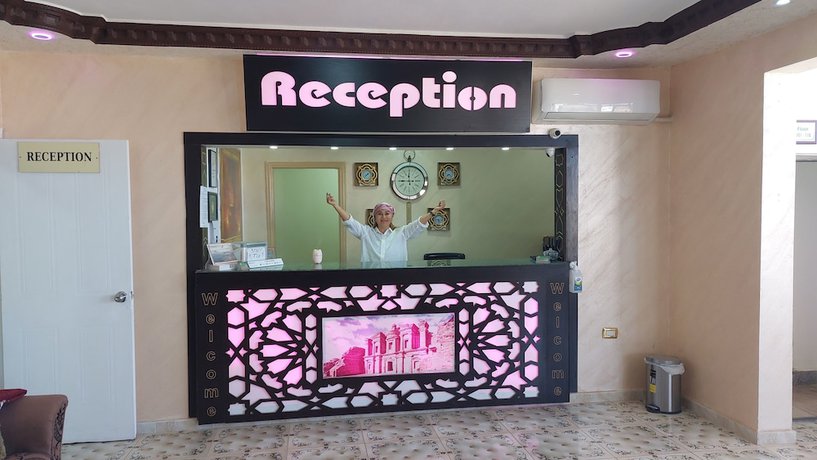 Imagen de los interiores del Hotel Petra Guests. Foto 14
