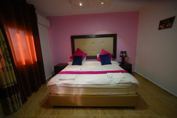 Imagen de la habitación del Hotel Petra Guests. Foto 9
