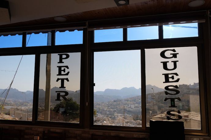 Imagen de los interiores del Hotel Petra Guests. Foto 19