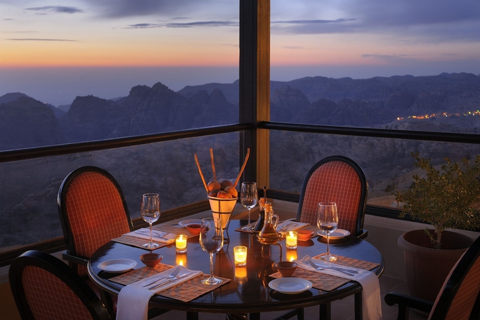 Imagen del bar/restaurante del Hotel Petra Marriott. Foto 6