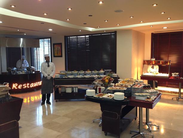 Imagen del bar/restaurante del Hotel Petra Moon. Foto 2