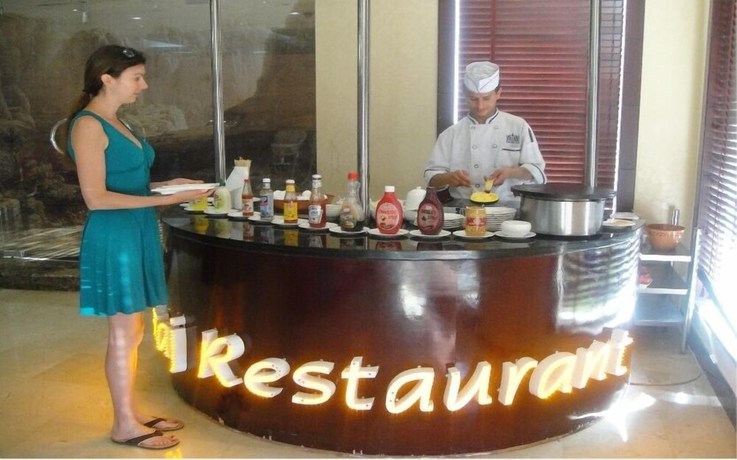 Imagen del bar/restaurante del Hotel Petra Moon. Foto 3