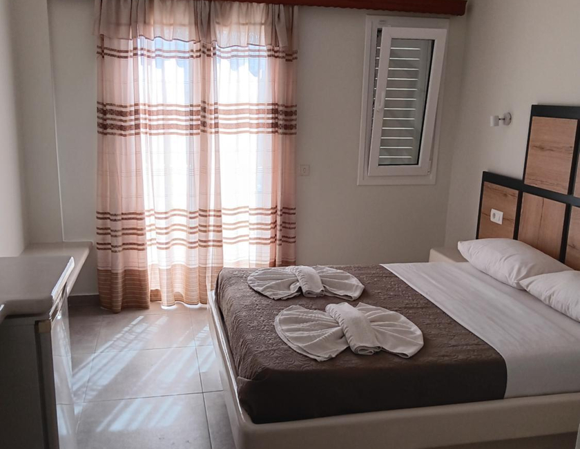 Imagen general del Hotel Petra Nera, Perissa-Perivolos. Foto 3