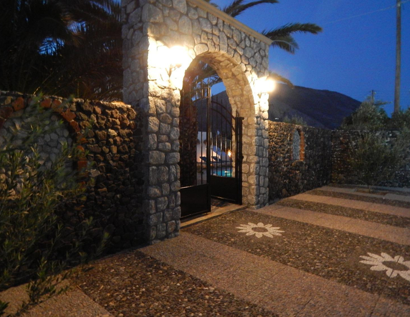 Imagen general del Hotel Petra Nera, Perissa-Perivolos. Foto 8