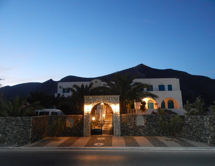 Imagen general del Hotel Petra Nera, Perissa-Perivolos. Foto 10