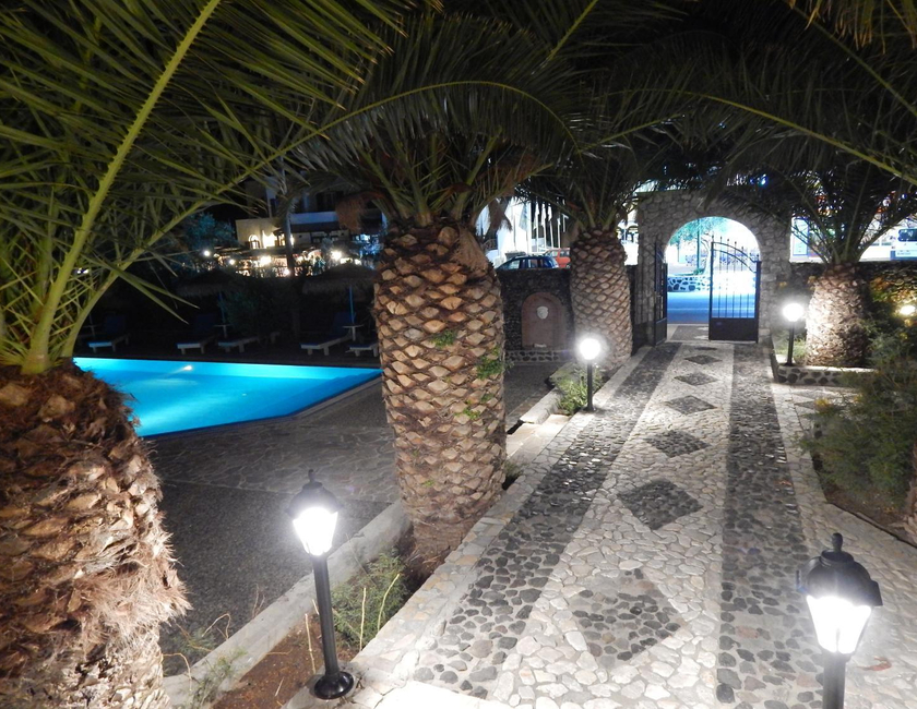 Imagen general del Hotel Petra Nera, Perissa-Perivolos. Foto 12