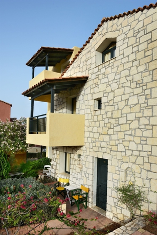 Imagen de los exteriores del Hotel Petra Village. Foto 11