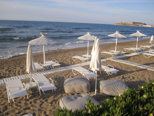 Imagen de los exteriores del Hotel Petradi Beach Lounge. Foto 11