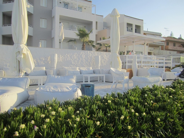 Imagen de los exteriores del Hotel Petradi Beach Lounge. Foto 12