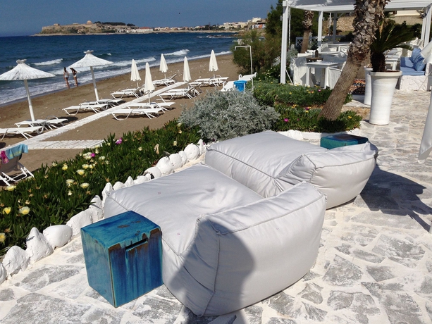 Imagen de los exteriores del Hotel Petradi Beach Lounge. Foto 14