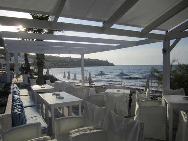 Imagen del bar/restaurante del Hotel Petradi Beach Lounge. Foto 7