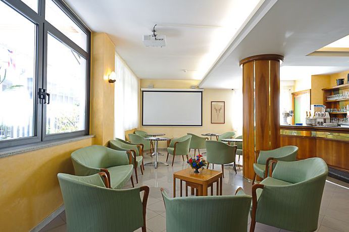 Imagen del bar/restaurante del Hotel Petrarca, Rimini. Foto 2