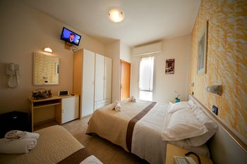 Imagen de la habitación del Hotel Petrarca, Rimini. Foto 13