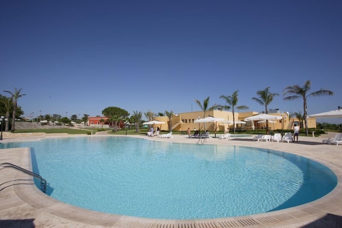 Imagen de la piscina del Hotel Petraria & Resort. Foto 17