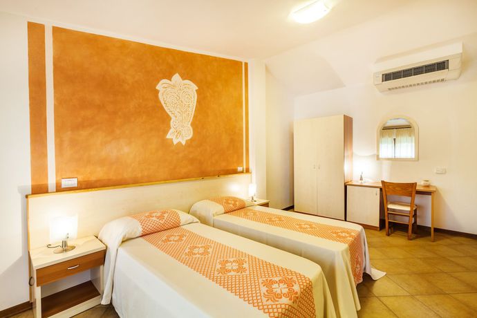 Imagen de la habitación del Hotel Petri Marini and Resort. Foto 8