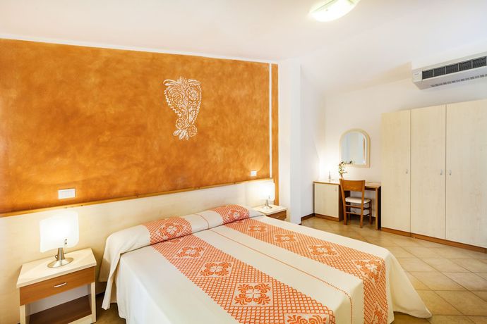 Imagen de la habitación del Hotel Petri Marini and Resort. Foto 13