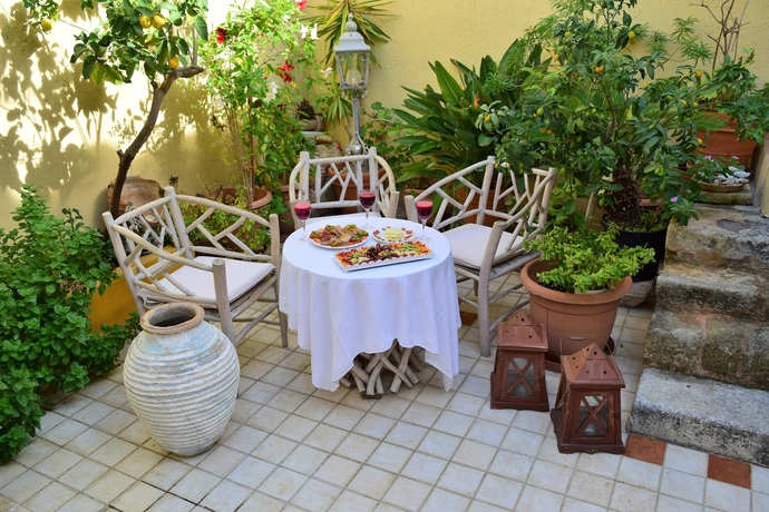 Imagen del bar/restaurante del Hotel Petrino, Rodas. Foto 4