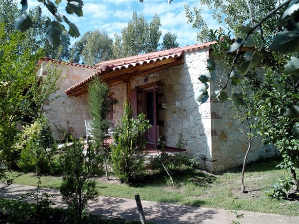 Imagen de los exteriores del Hotel Petrino Suites. Foto 7