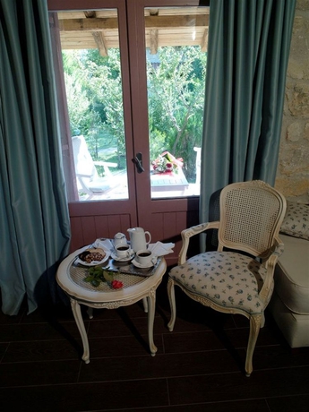 Imagen de los interiores del Hotel Petrino Suites. Foto 9