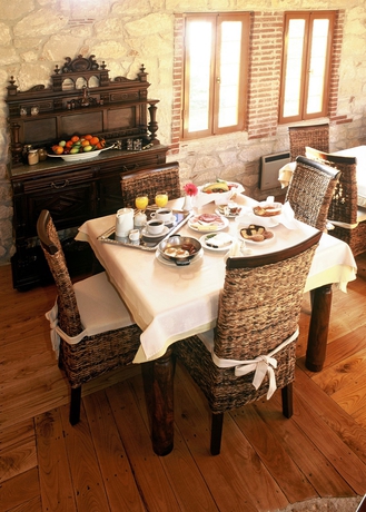 Imagen del bar/restaurante del Hotel Petrino Suites. Foto 4