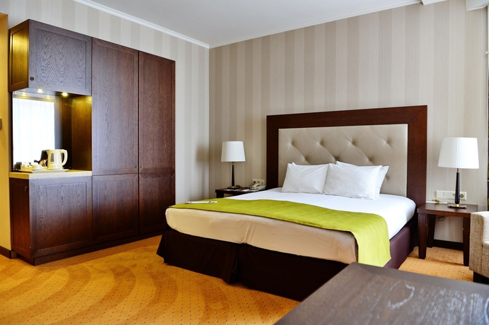 Imagen de la habitación del Hotel Petro Palace. Foto 9