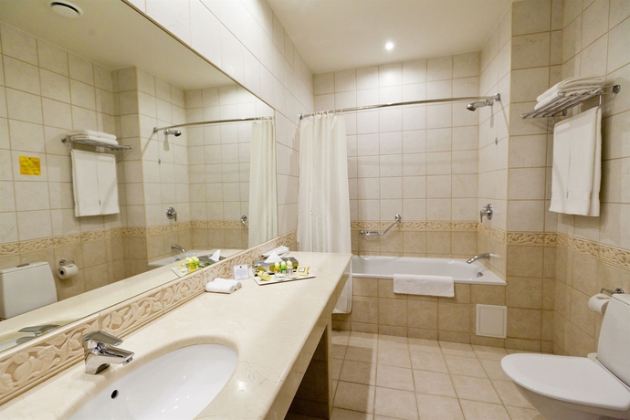 Imagen de la habitación del Hotel Petro Palace. Foto 10