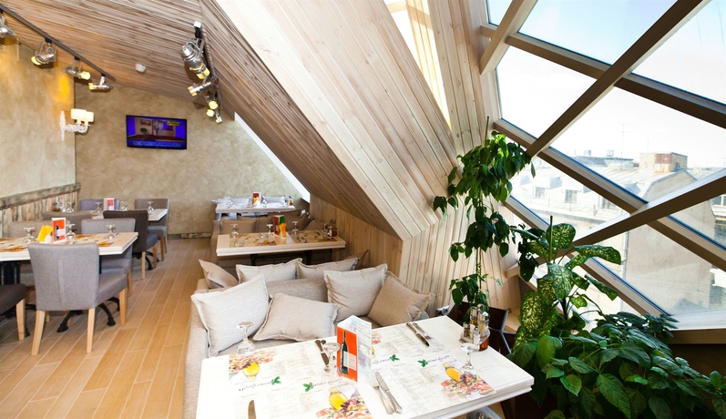 Imagen del bar/restaurante del Hotel Petro Palace. Foto 2