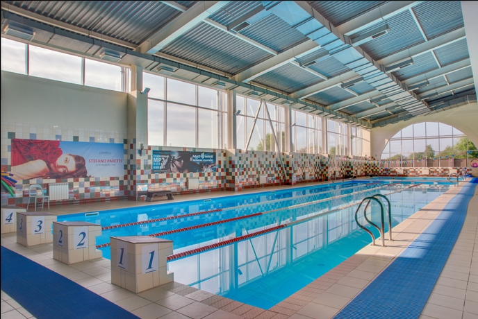 Imagen de la piscina del Hotel Petro Sport. Foto 15