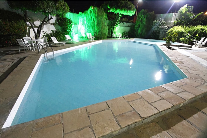 Imagen de la piscina del Hotel Petrolina Palace. Foto 18