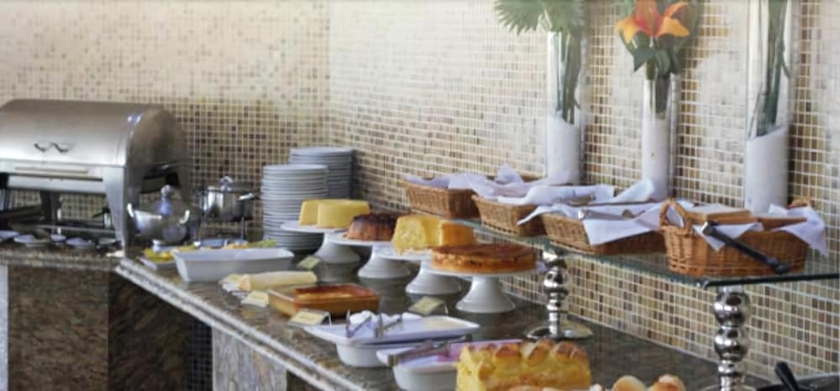 Imagen del bar/restaurante del Hotel Petrolina Palace. Foto 6