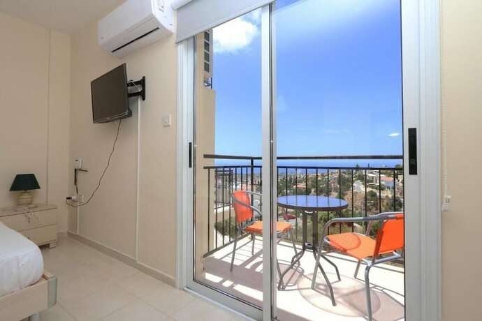 Imagen de la habitación del Hotel Peyia Pearl. Foto 16