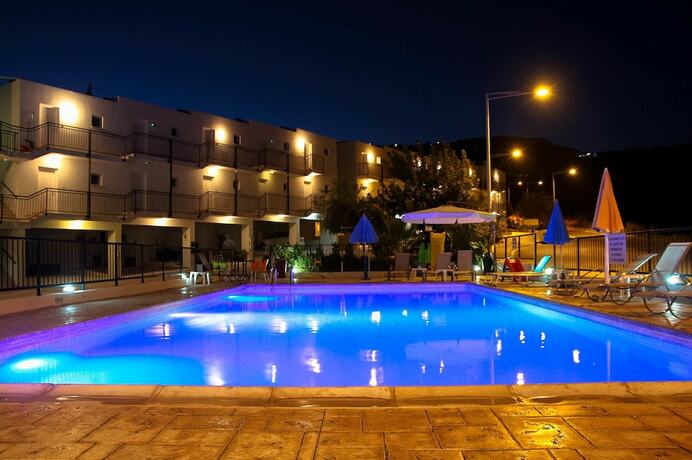 Imagen general del Hotel Peyia Pearl. Foto 4