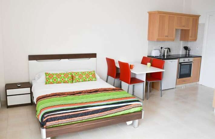 Imagen de la habitación del Hotel Peyia Pearl. Foto 17