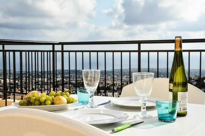 Imagen general del Hotel Peyia Pearl. Foto 7
