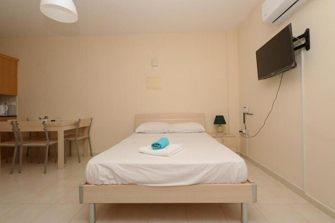 Imagen de la habitación del Hotel Peyia Pearl. Foto 19