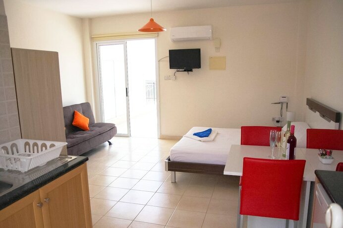 Imagen de la habitación del Hotel Peyia Pearl. Foto 20