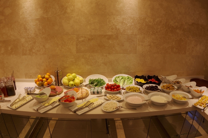 Imagen del bar/restaurante del Hotel Peyk. Foto 3