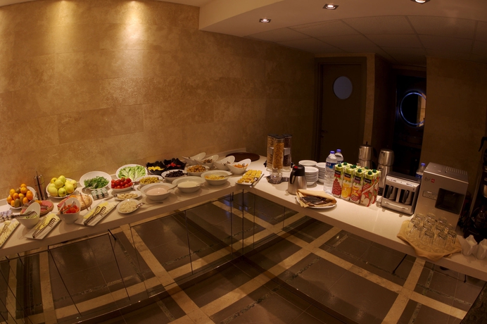 Imagen del bar/restaurante del Hotel Peyk. Foto 4