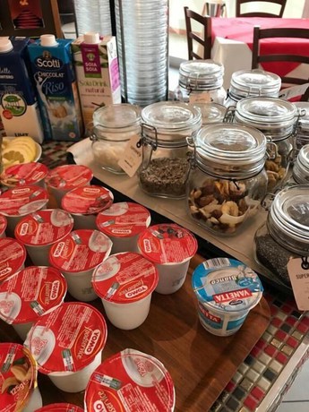 Imagen del bar/restaurante del Hotel Pfa La Darsena. Foto 5