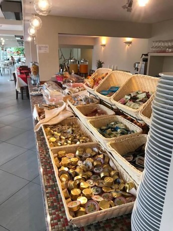 Imagen del bar/restaurante del Hotel Pfa La Darsena. Foto 7