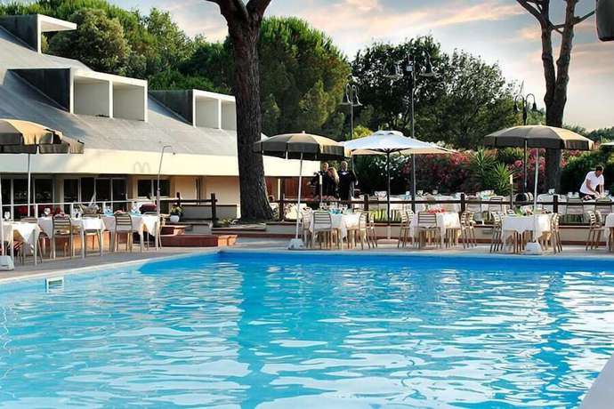 Imagen de la piscina del Hotel Pfa La Darsena. Foto 20