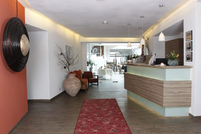Imagen de los interiores del Hotel Pf&auml;lzer Hof, Edenkoben. Foto 19