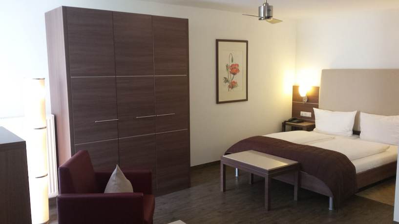 Imagen de la habitación del Hotel Pf&auml;lzer Hof, Edenkoben. Foto 6