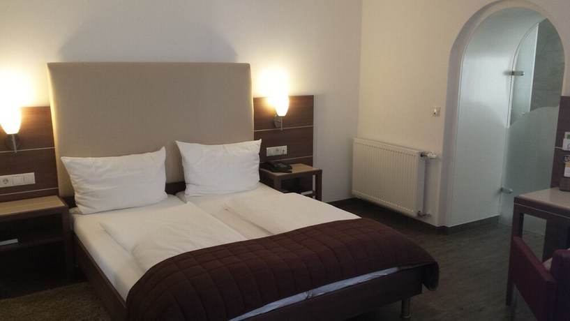 Imagen de la habitación del Hotel Pf&auml;lzer Hof, Edenkoben. Foto 9