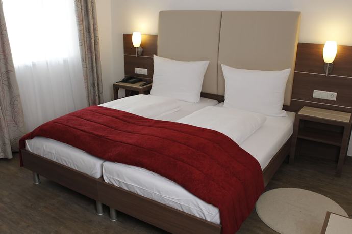 Imagen de la habitación del Hotel Pf&auml;lzer Hof, Edenkoben. Foto 10