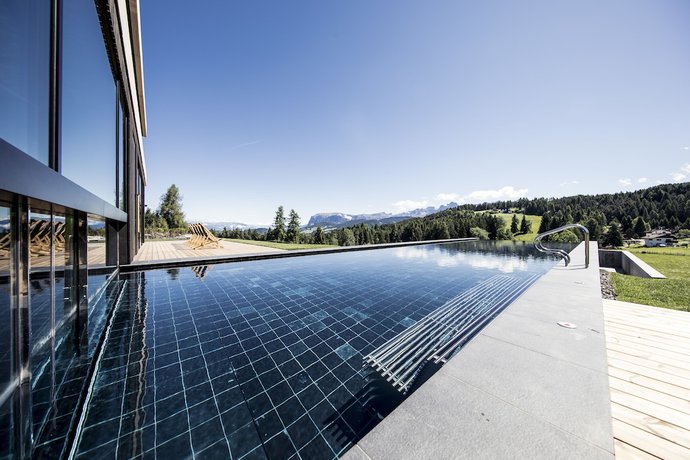 Imagen de la piscina del Hotel Pf&ouml;sl. Foto 18