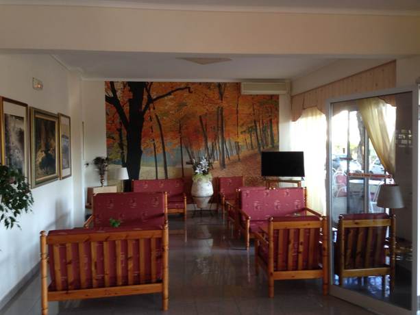 Imagen de los interiores del Hotel Phaethon. Foto 17