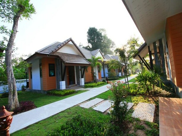Imagen de los exteriores del Hotel Phakawan. Foto 16